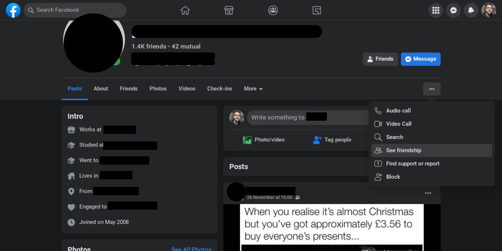 Страница профиля пользователя Facebook с выделенной кнопкой 'Посмотреть дружбу'