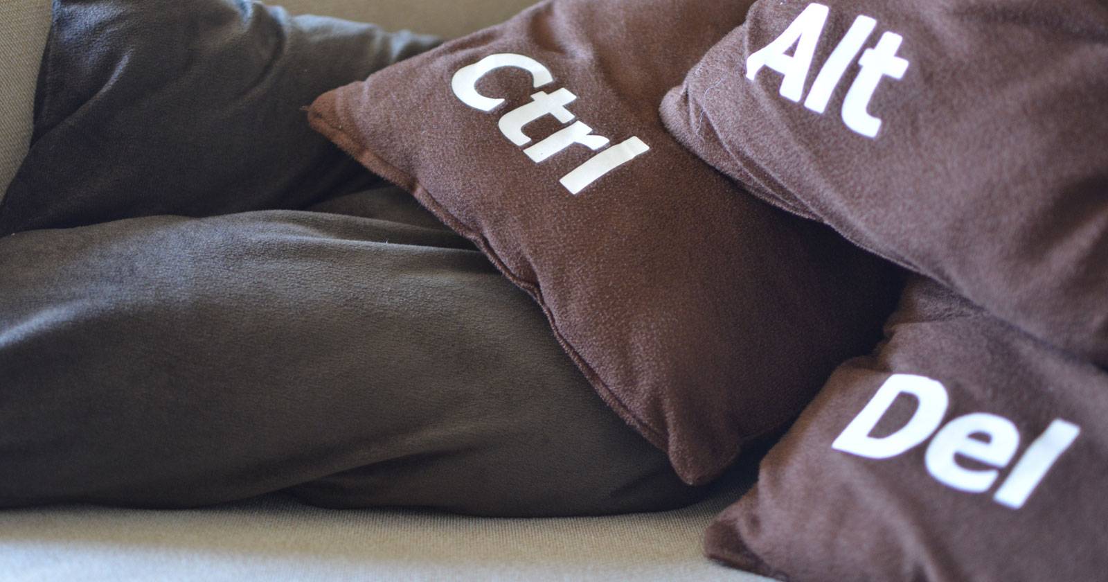 Подушки на диване