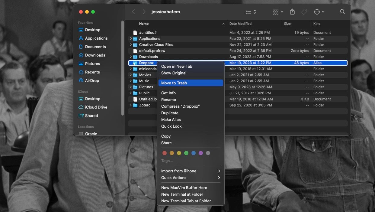 Папка Dropbox в домашней директории перемещается в Корзину