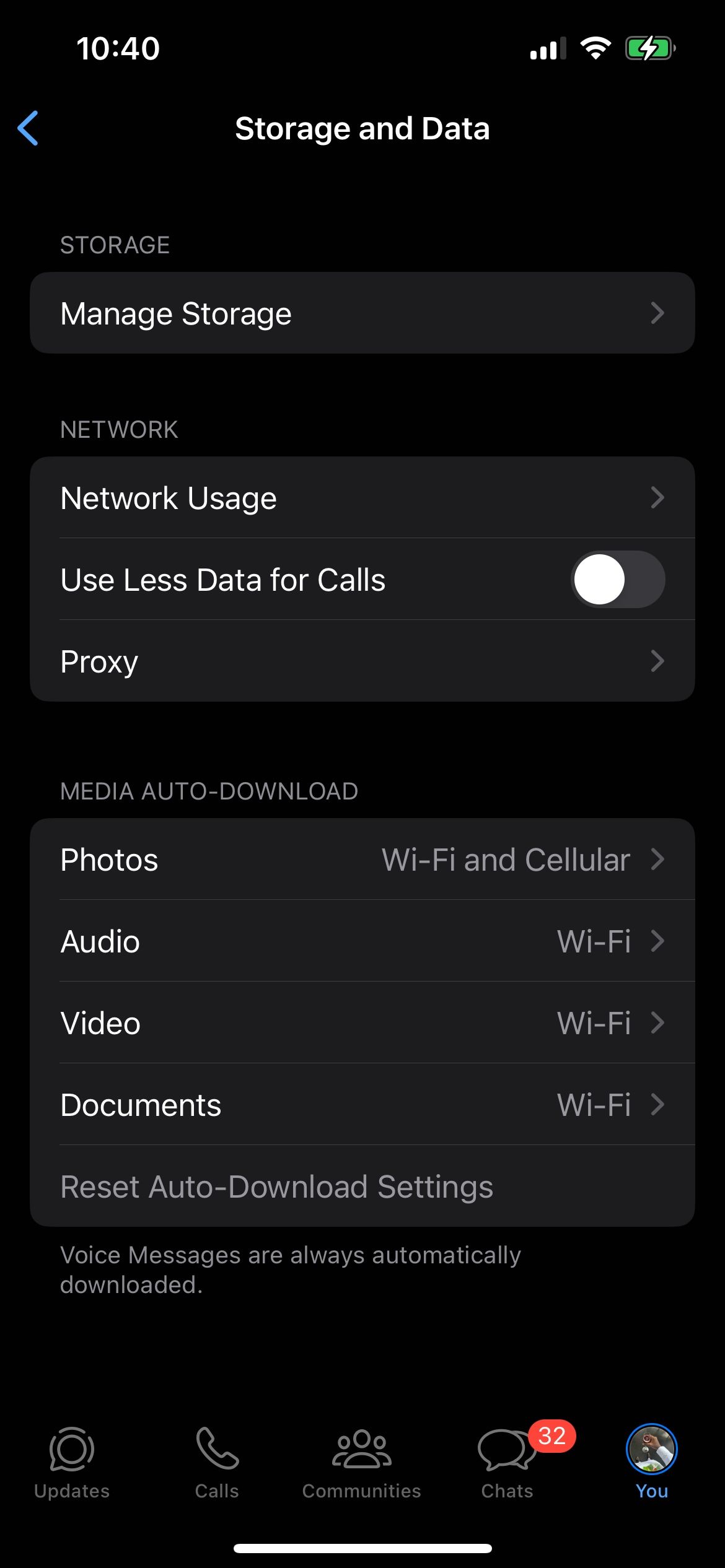 Страница «Хранилище и данные» в WhatsApp с настройками по умолчанию