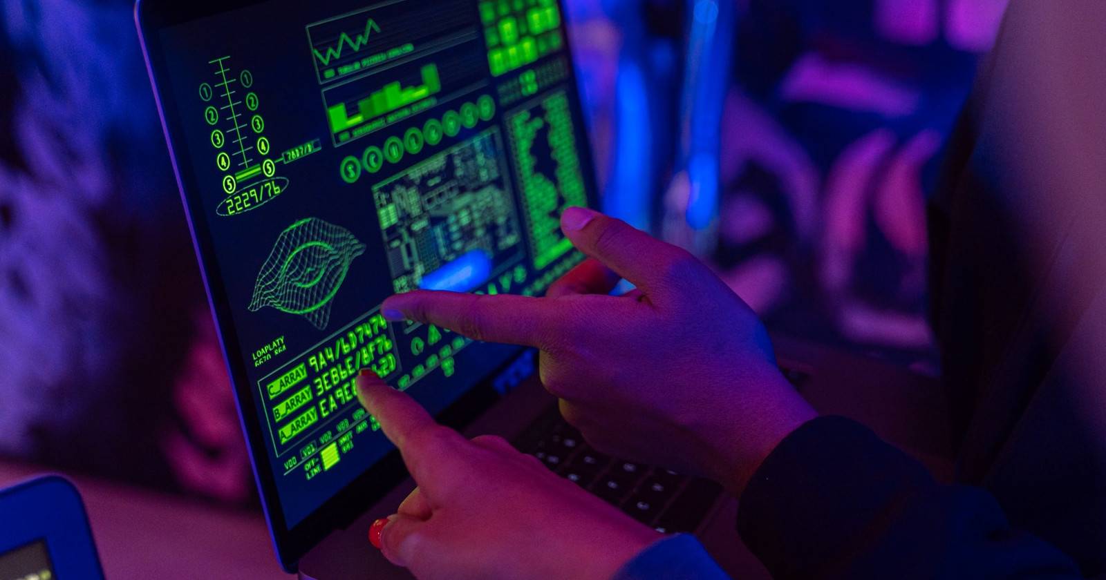 специалисты по безопасности проводят аудит Linux‑ПК