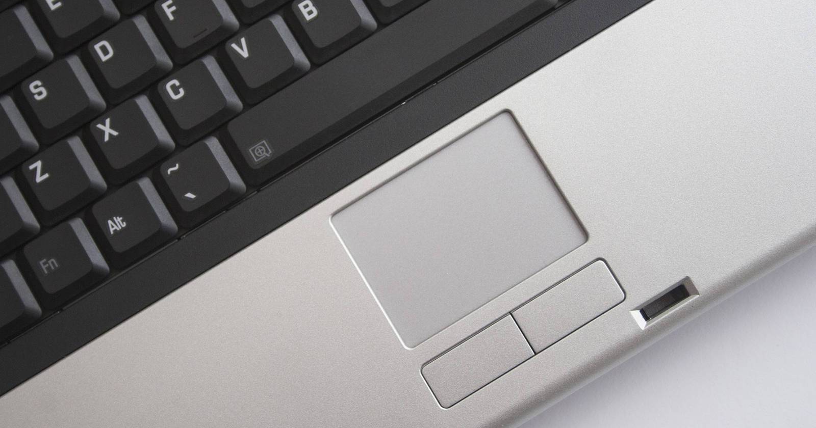 клавиатура ноутбука с тачпадом и мышью