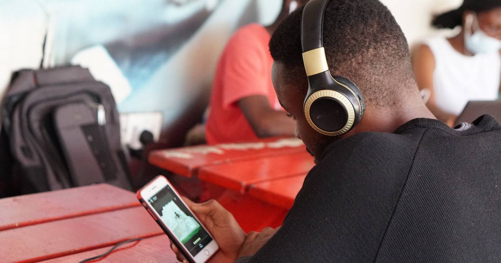 Добавить Shazam в Apple Music и Spotify