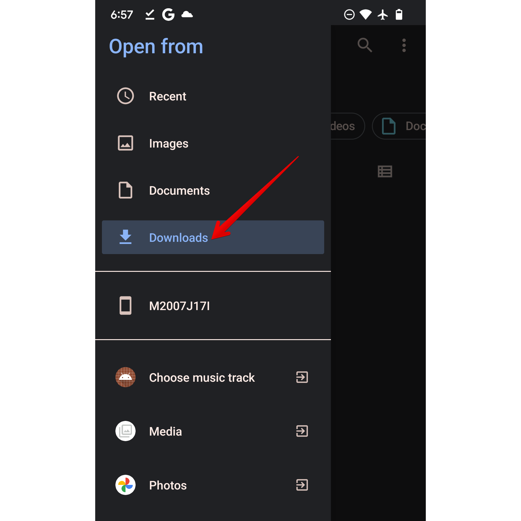 Системный выбор файла Android с подсвеченным 'Загрузки'