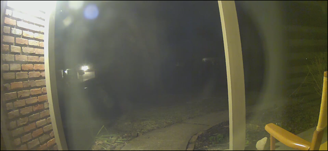 Вид переднего двора в цвете с включённым крыльцом