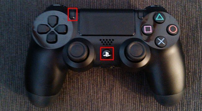 Контроллер DualShock 4 в режиме спаривания рядом с Android