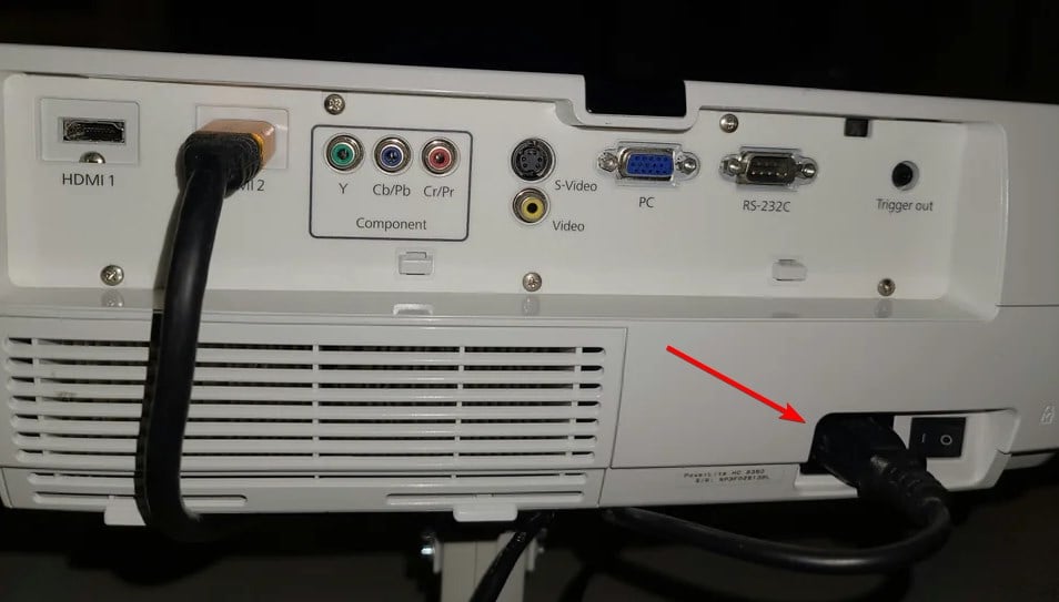 Кабели подключения проектора и источник сигнала