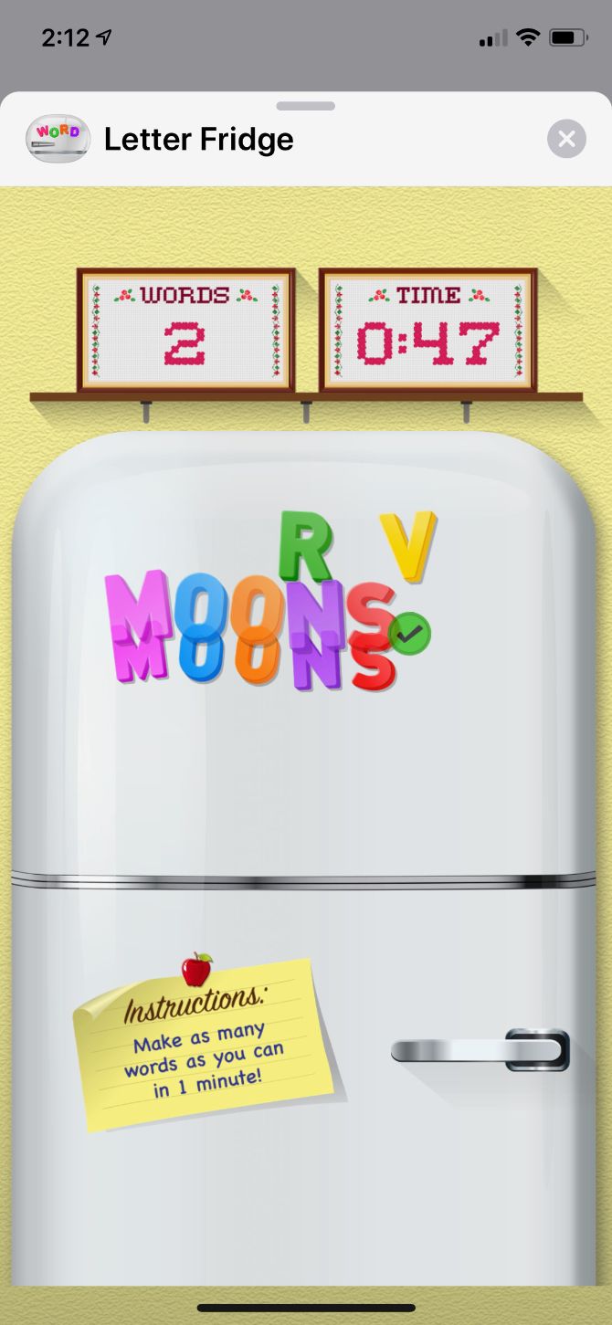 Сбор слова в Letter Fridge: цепочка букв образует слово и начисляет очки