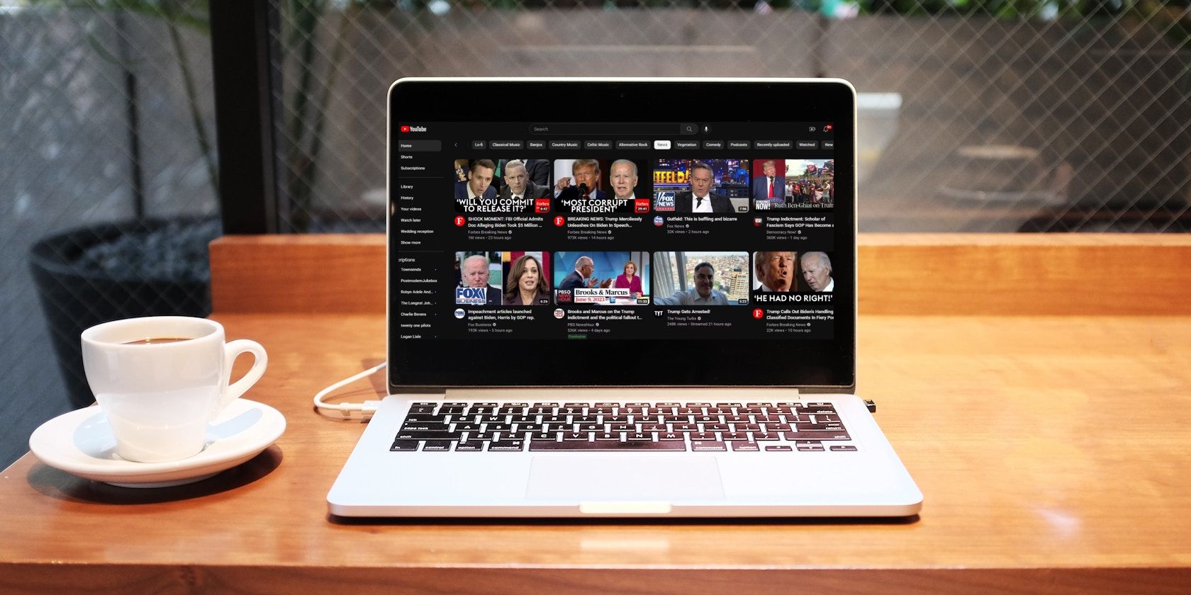 Доверенный политический контент на YouTube