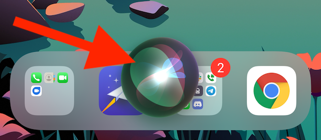 Значок Siri показывается на экране, когда она слушает команду
