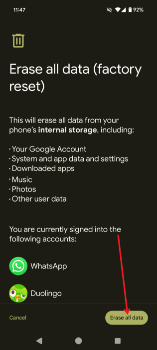Нажатие финальной кнопки «Стереть все данные» в настройках Android.