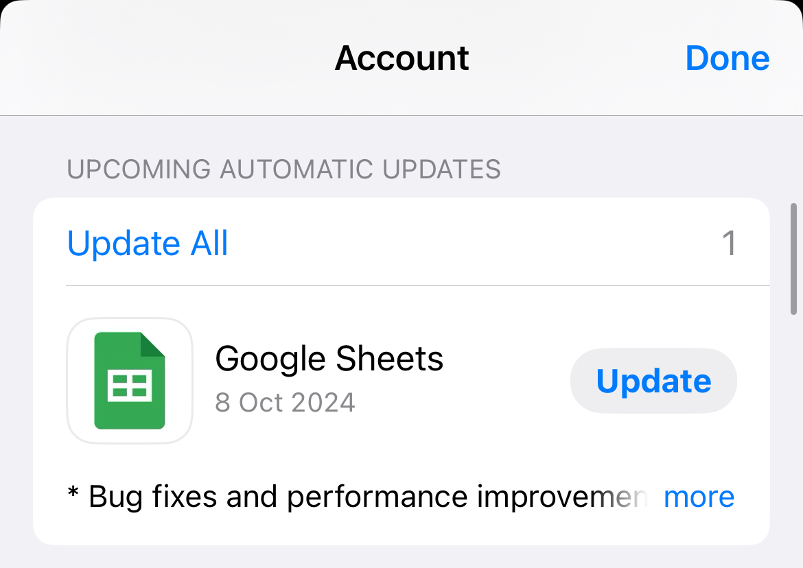 Просмотр доступных обновлений в App Store на iPhone.