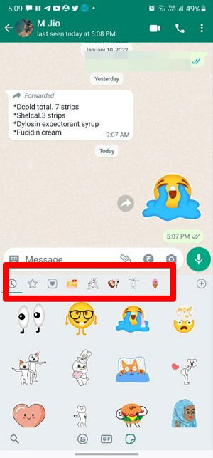 Отправка стикера из набора в мобильном WhatsApp