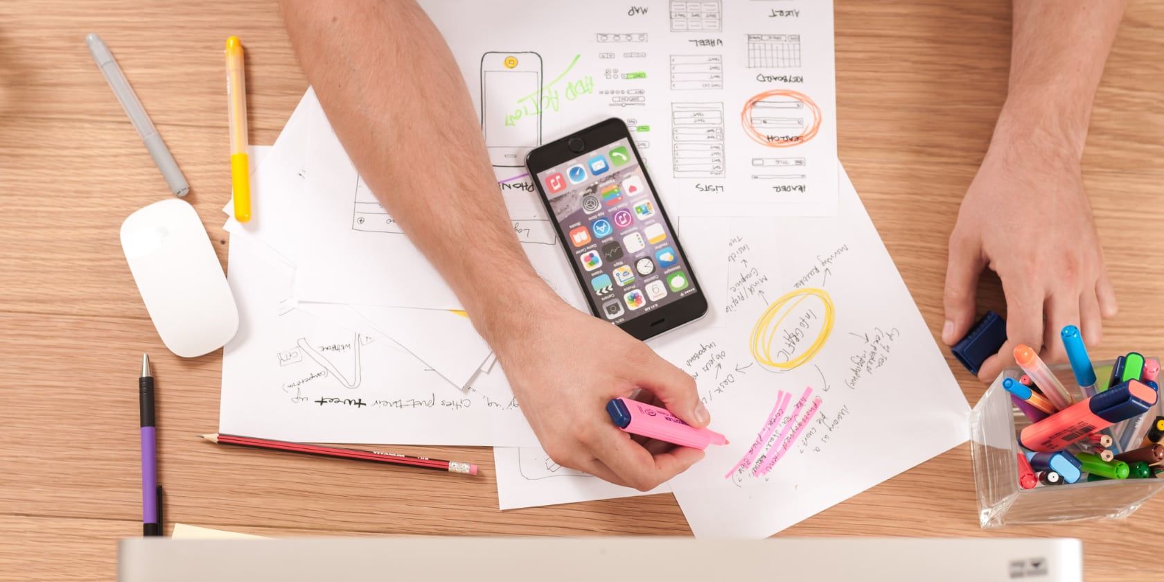 iPhone на рабочем столе