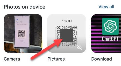 Найдите изображение QR‑кода в Google Фото.