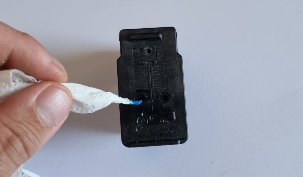 Проверка цвета резервуара с помощью бумаги