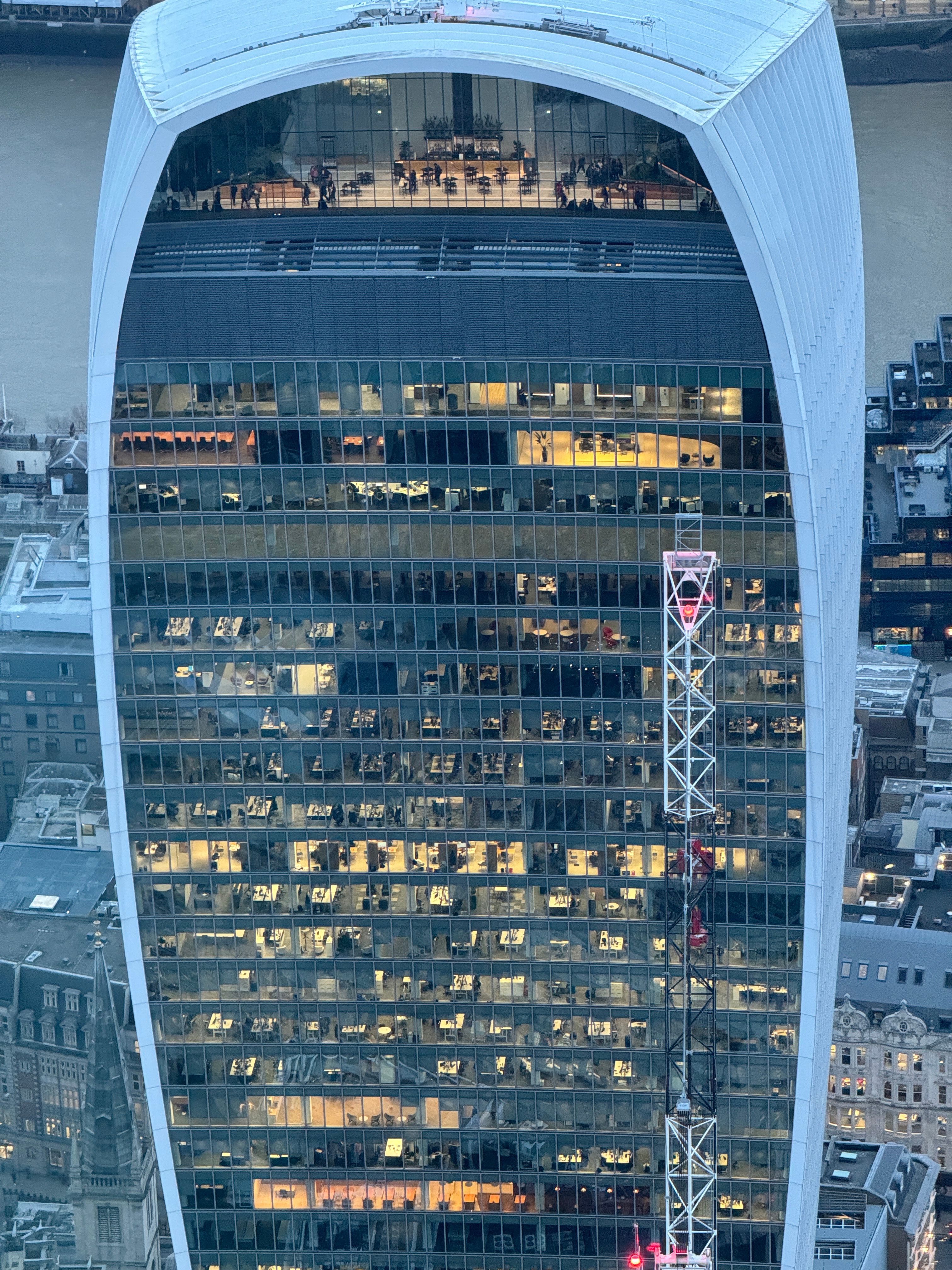 Телефото-приближение — близкая деталь Walkie-Talkie