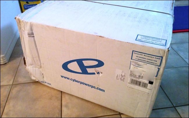 Коробка с ПК и внутренними слоями защиты из вспененного материала