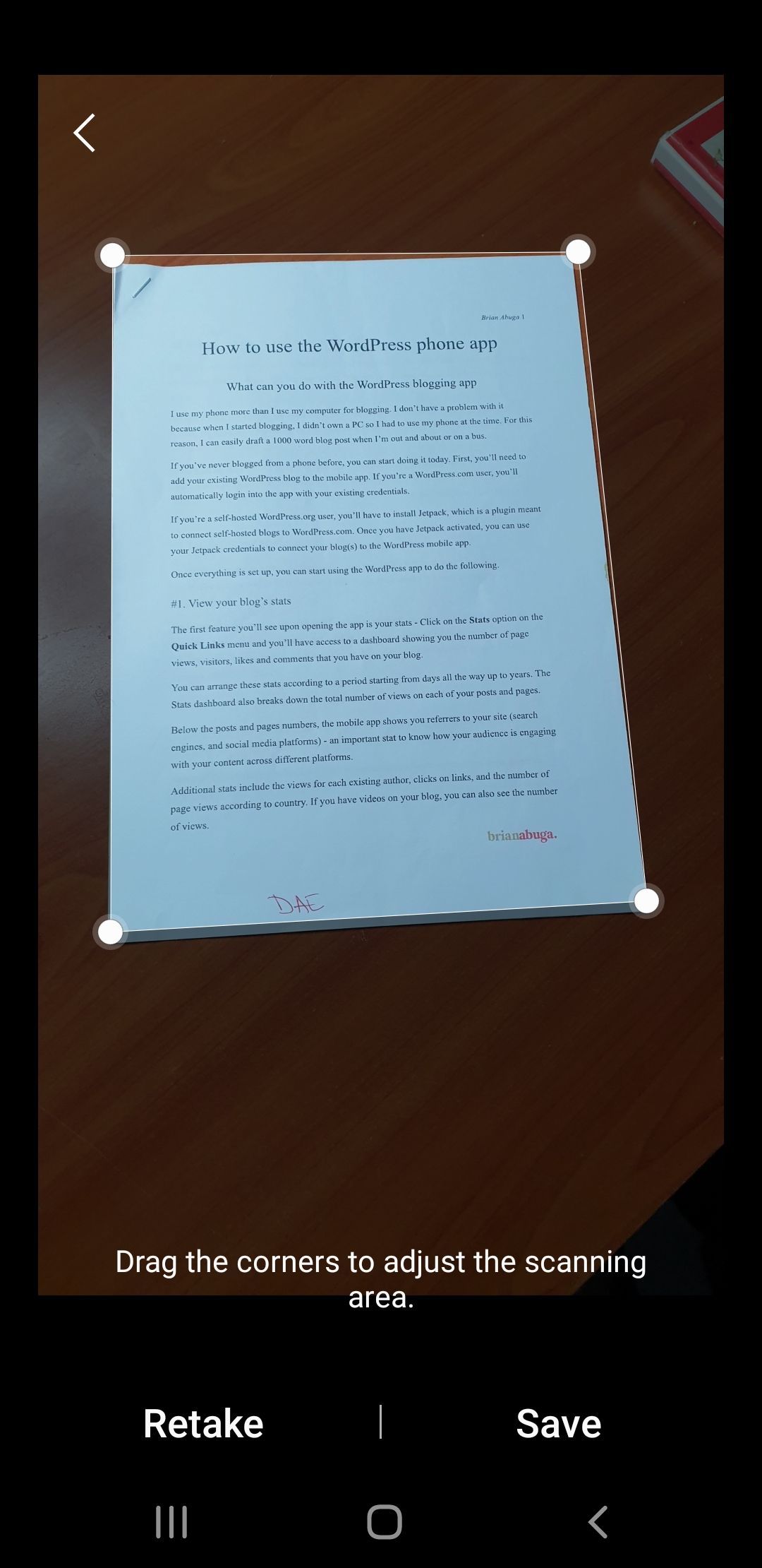 Камера обнаружила документ и подсвечивает края для сканирования