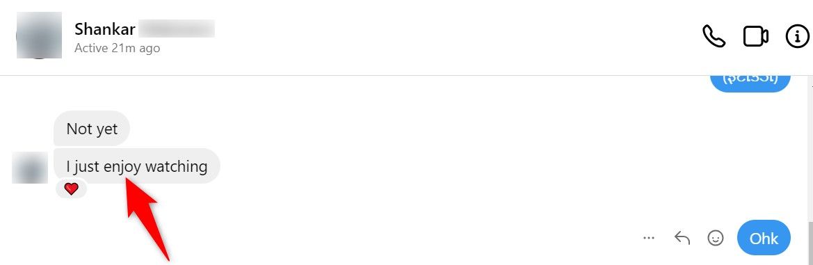 Сообщение с выделенной реакцией «любовь» на сайте Instagram в браузере.