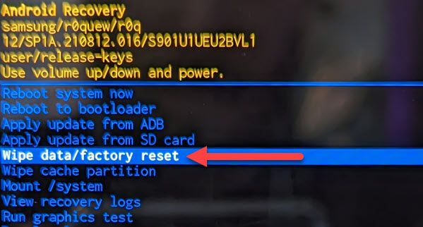 Выделите и выберите «Wipe Data/Factory Reset» в режиме восстановления