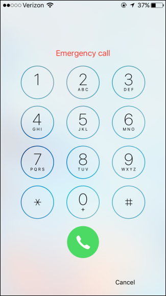 Клавиатура с надписью экстренного вызова на нескольких языках
