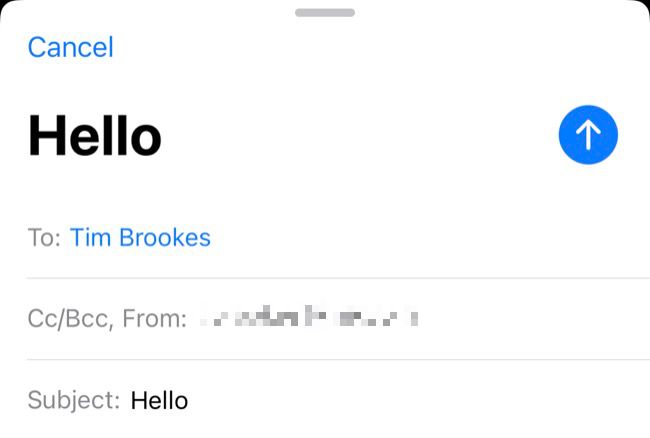 Синяя кнопка «Отправить» в почте iOS