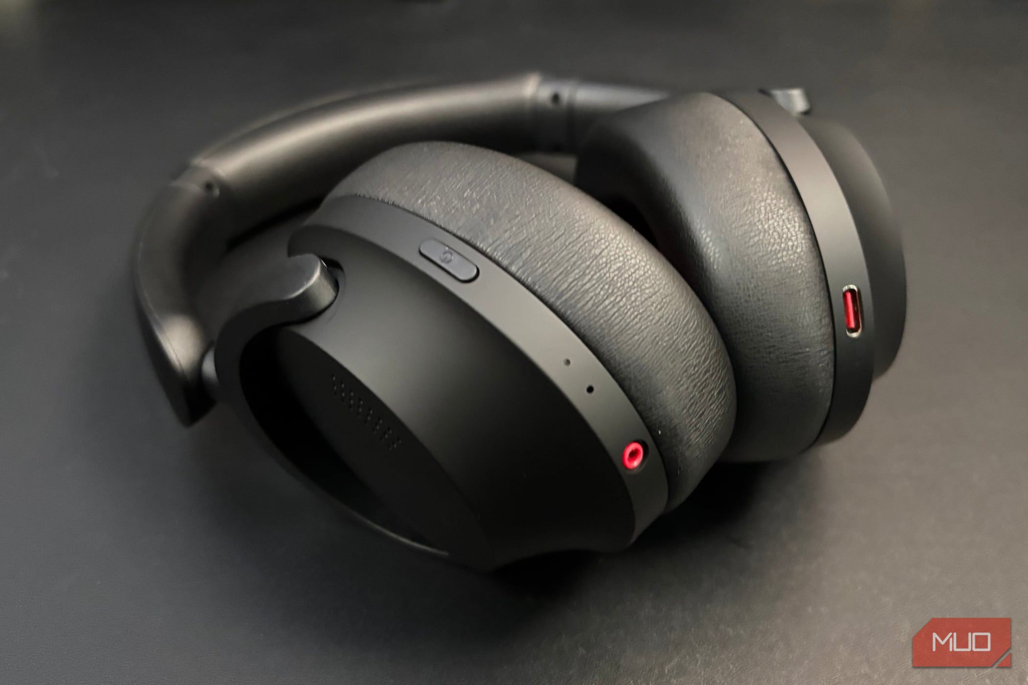 1MORE SonoFlow Pro USB-C and headphone jack