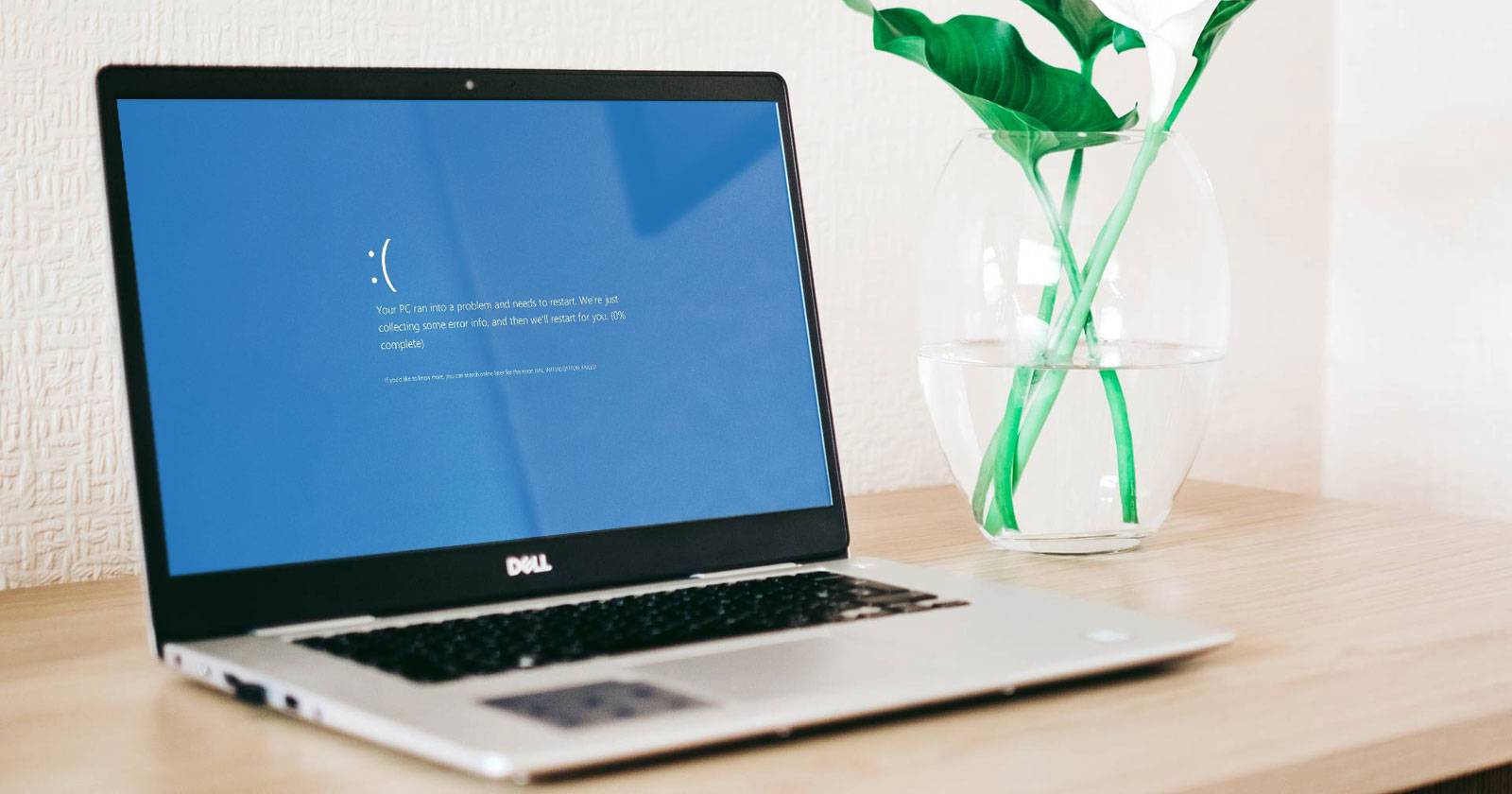 изображение компьютера с ошибкой Windows Update и сообщением об ошибке
