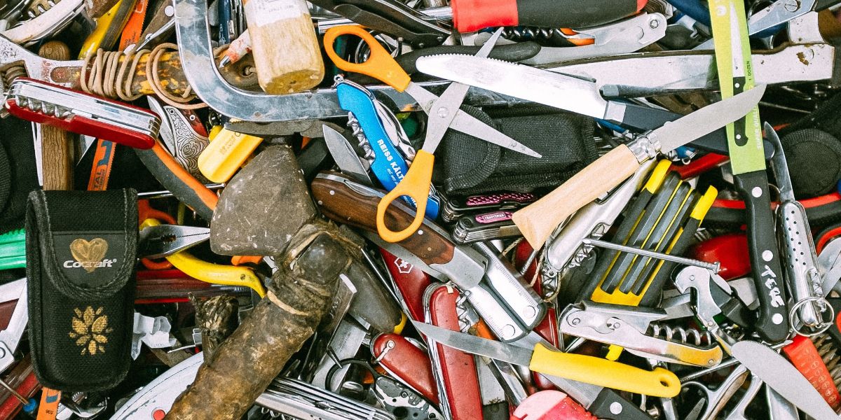 Куча разных вещей в стопке