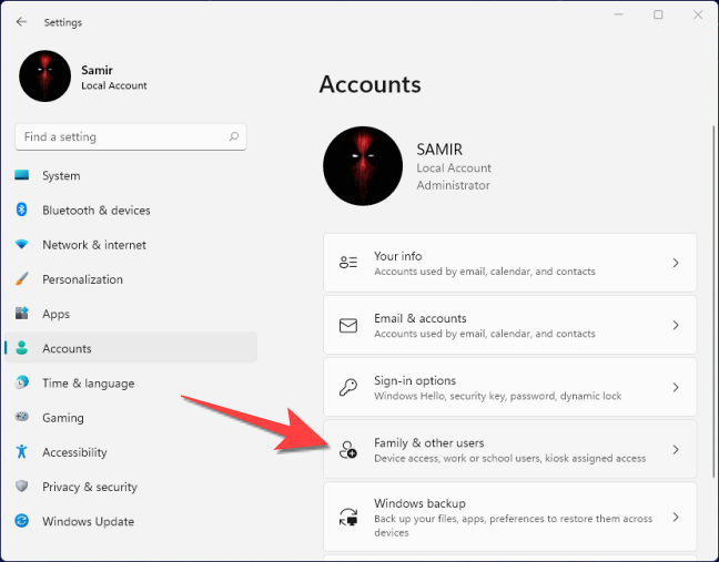 Пункт «Семья и другие пользователи» в настройках учётных записей Windows.