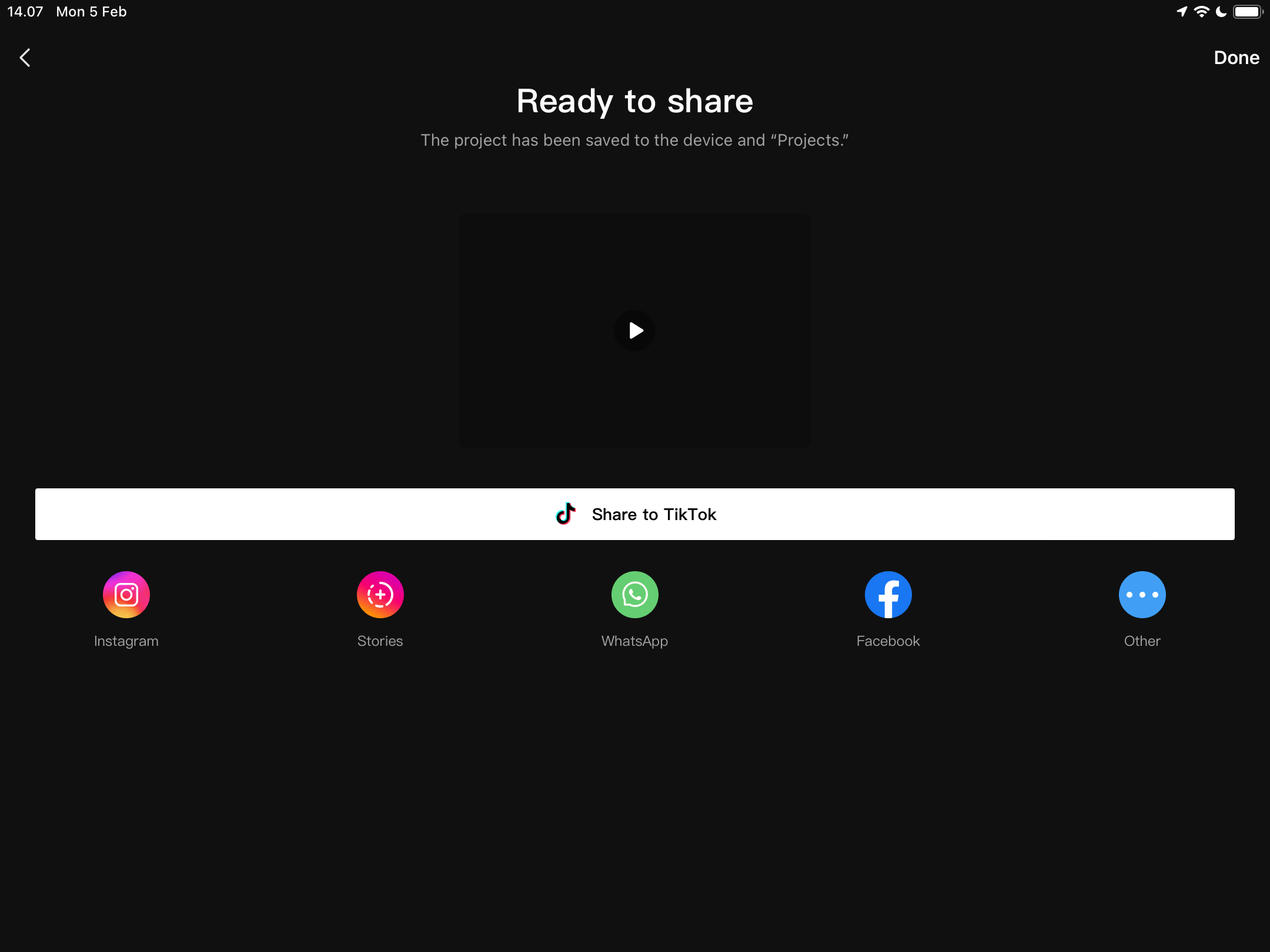 Страница готовности к публикации в CapCut, где можно поделиться на TikTok, IG и т.д.