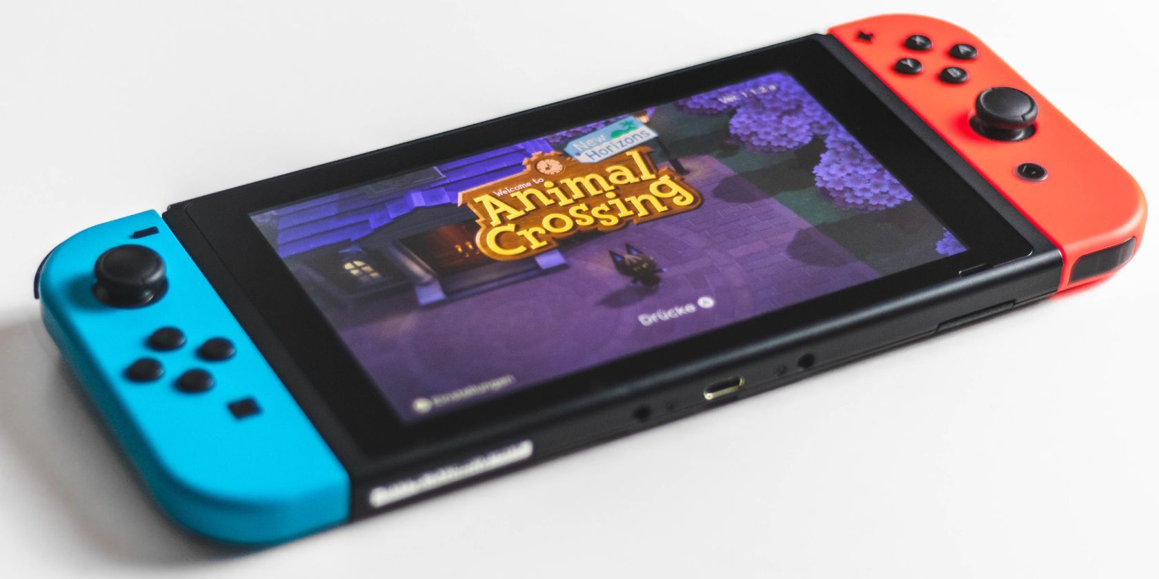 Nintendo Switch играет в Animal Crossing: New Horizons