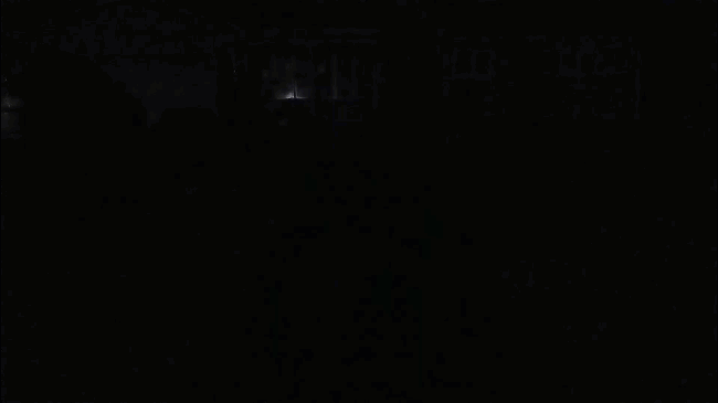 Использование Echo Button для включения рождественских огней дома.