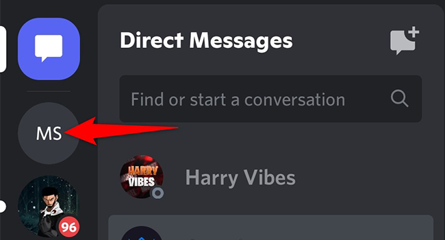 Список серверов в мобильном приложении Discord