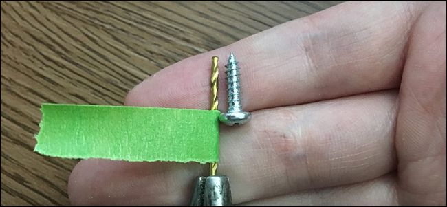 Измерение расстояния между отверстиями фильтра для разметки крепежа