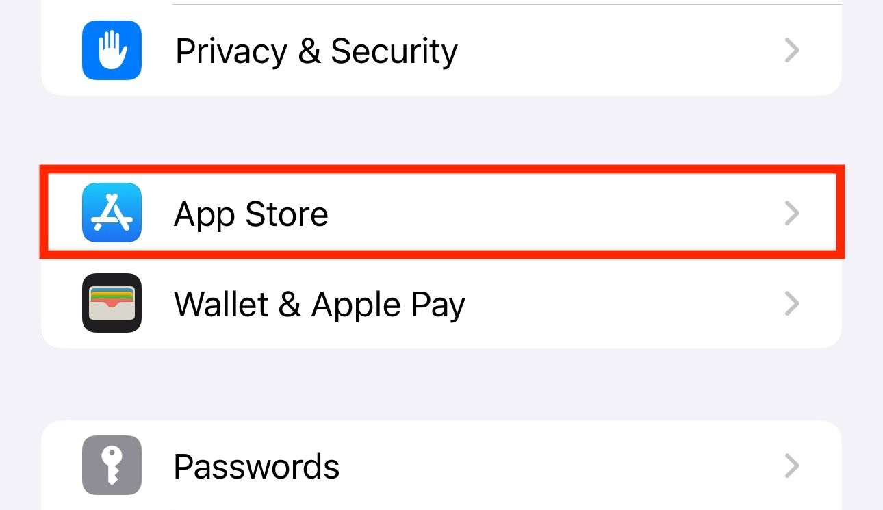 Приложение «Настройки» на iPhone с выделенной опцией App Store.