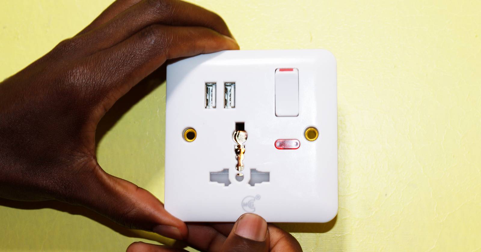 Установка USB-розетки в стену — пошагово