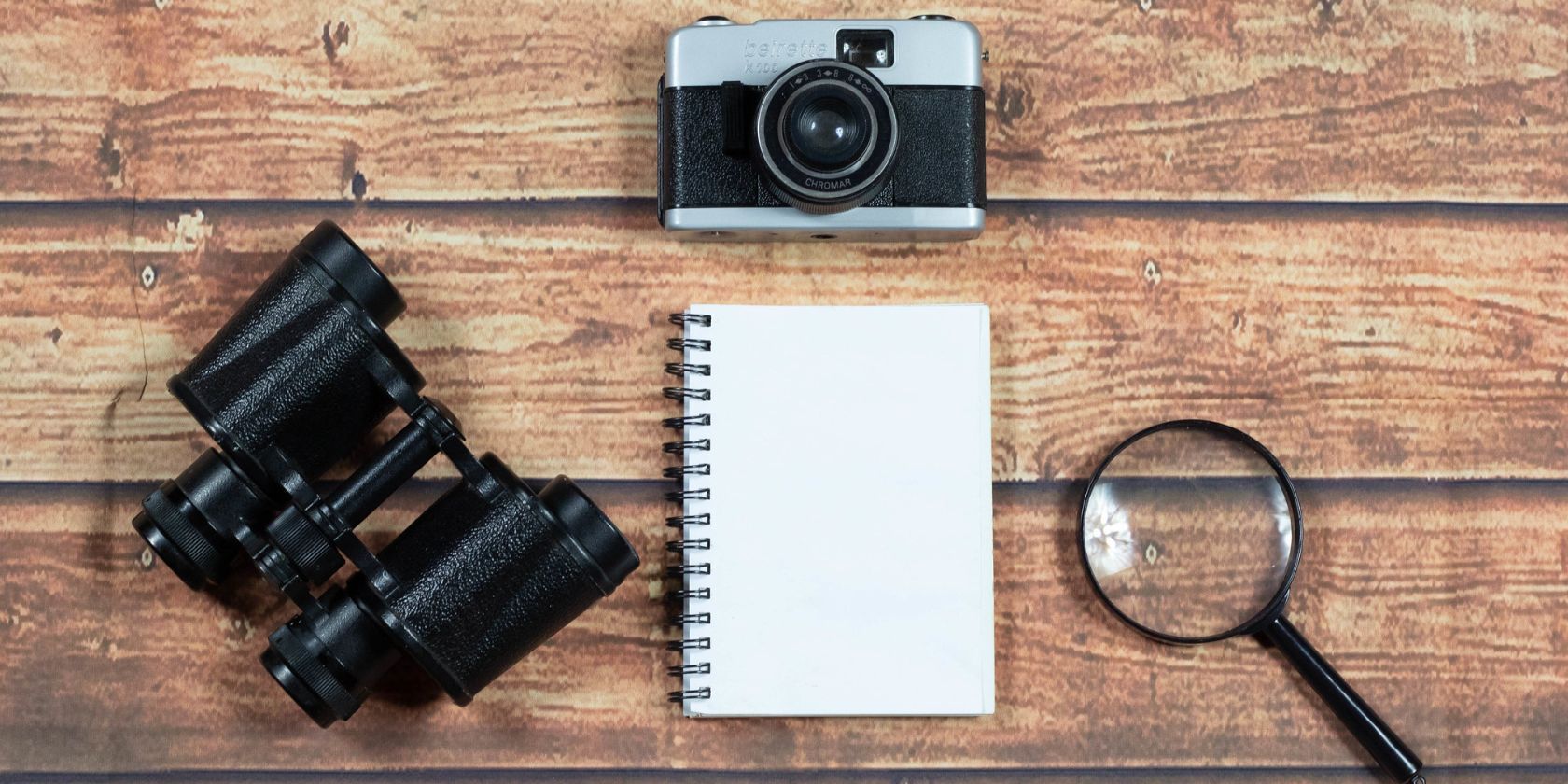 винтажная камера и бинокль