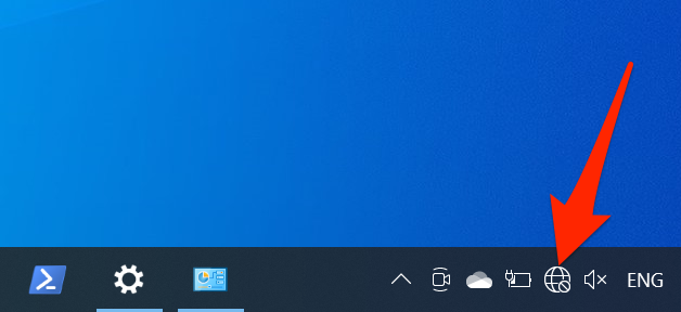 Щёлкните по значку сети на панели задач в Windows 10.