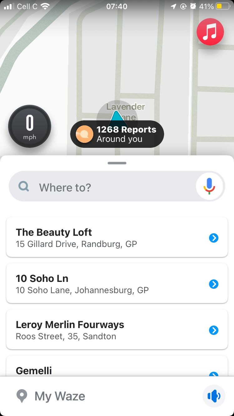 Скриншот домашнего экрана приложения Waze