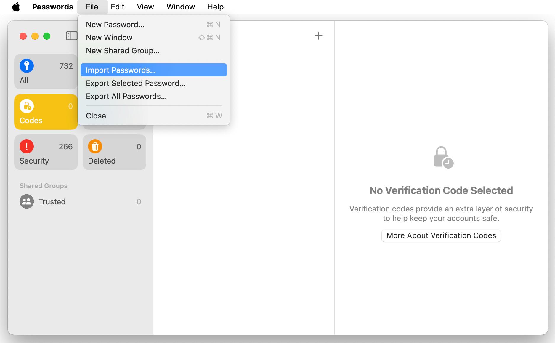 Меню Файл > Импорт в приложении Apple Passwords