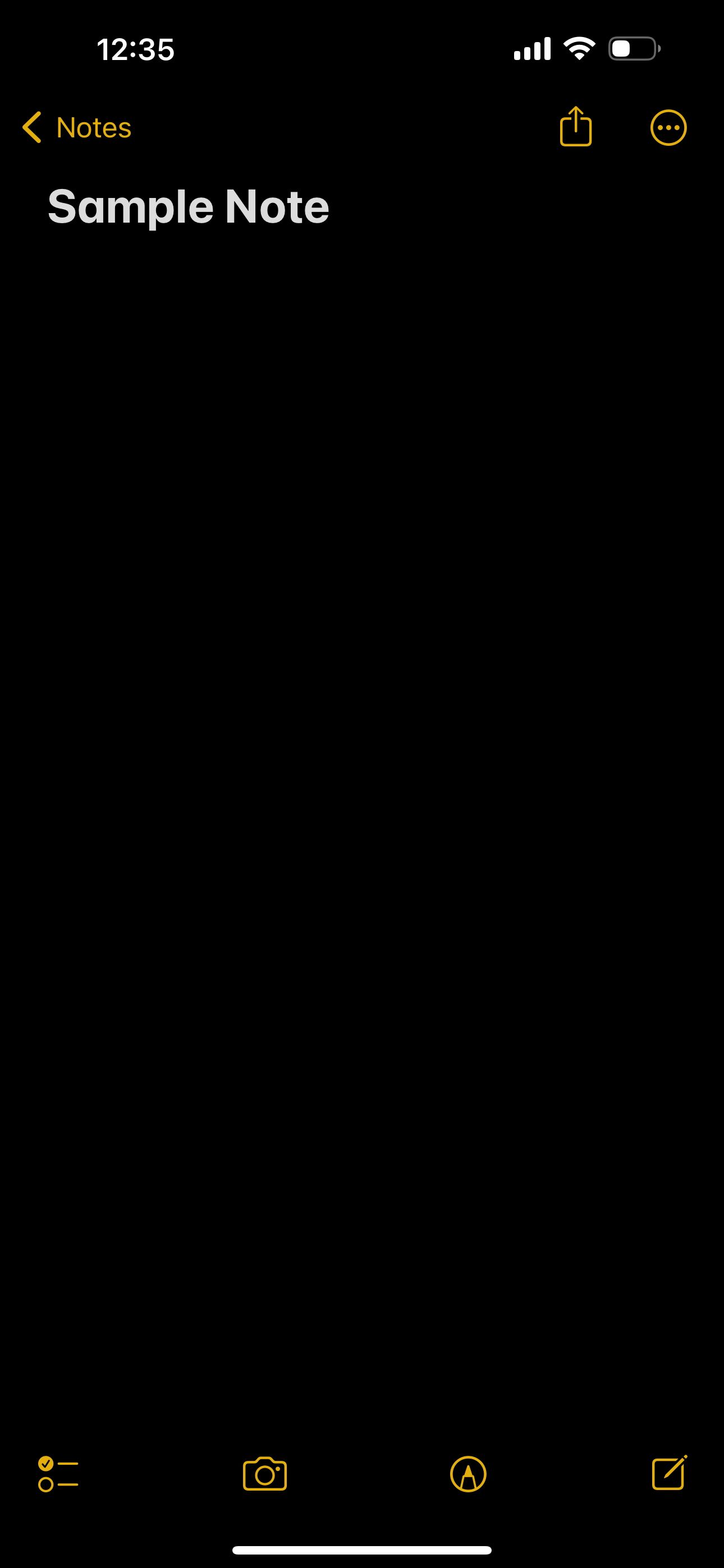 Приложение «Заметки» с пустой заметкой