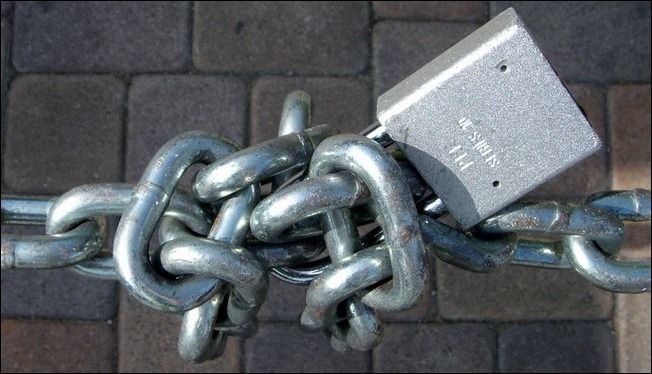 Интерфейс настройки роутера на экране ноутбука