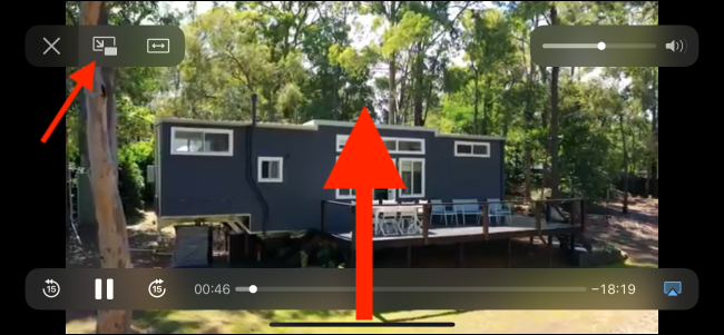 Проведите вверх из плеера YouTube в Safari