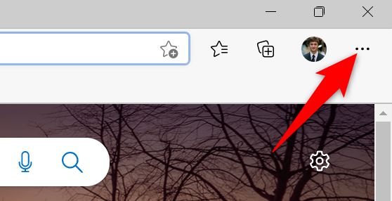 Откройте меню и выберите настройки в Edge.