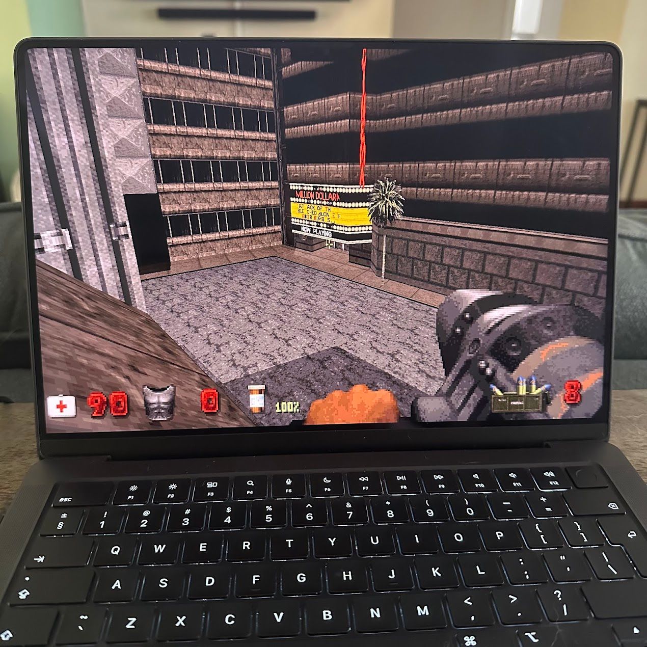 Duke Nukem 3D на MacBook Pro.