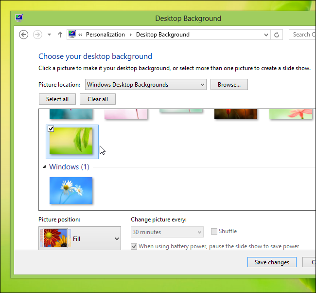 Пример: обои с синими элементами, но рамка розовая из‑за выбора ОС
