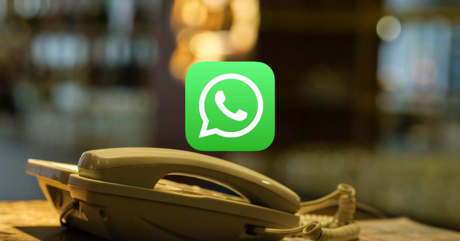 Стационарный телефон с логотипом WhatsApp
