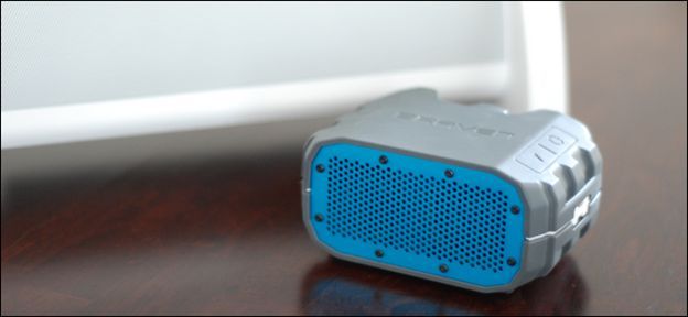 Переносная Bluetooth-колонка на центральной консоли